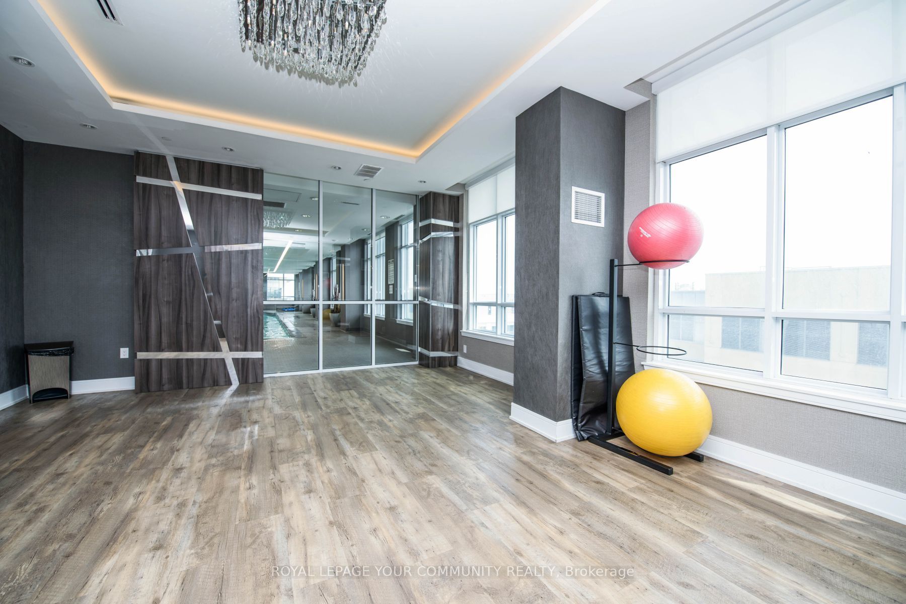 9199 Yonge St, #404