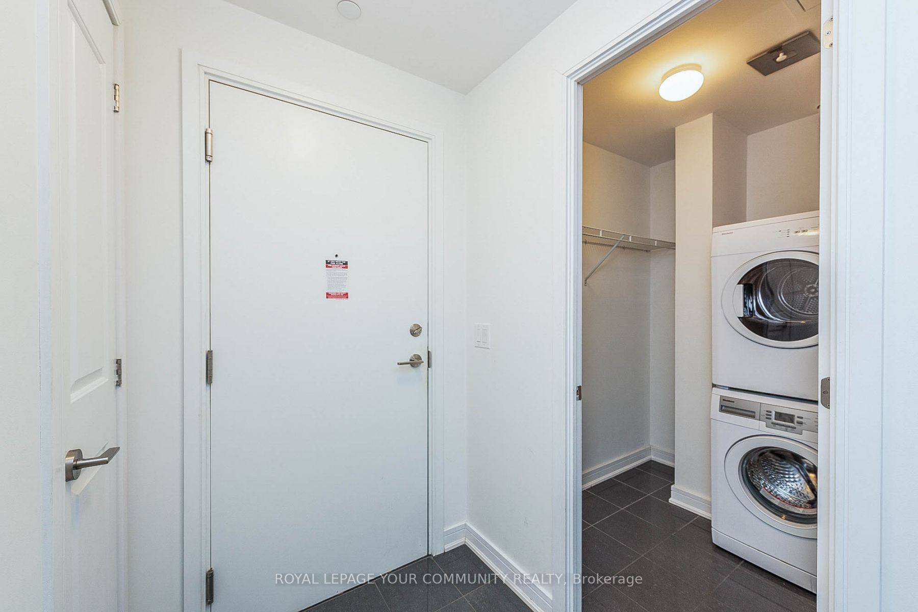 9199 Yonge St, #404