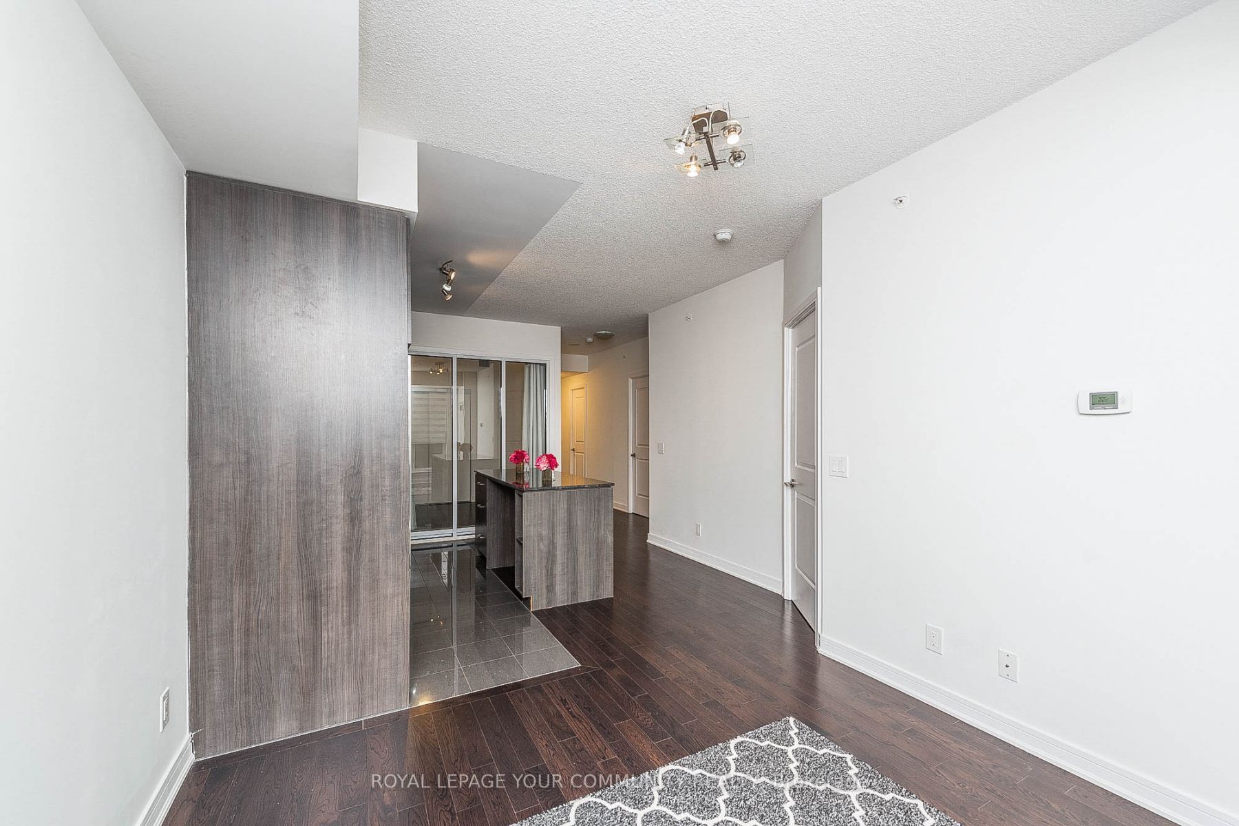 9199 Yonge St, #404