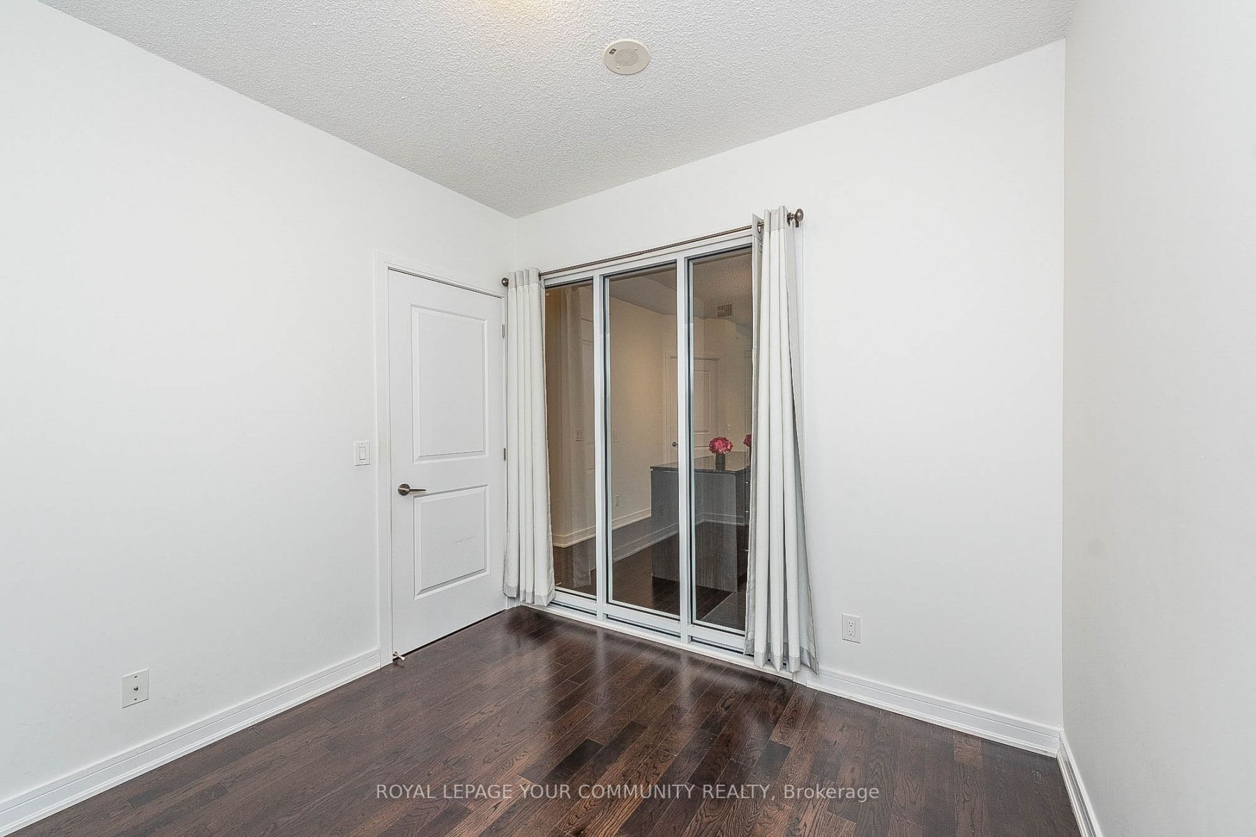 9199 Yonge St, #404