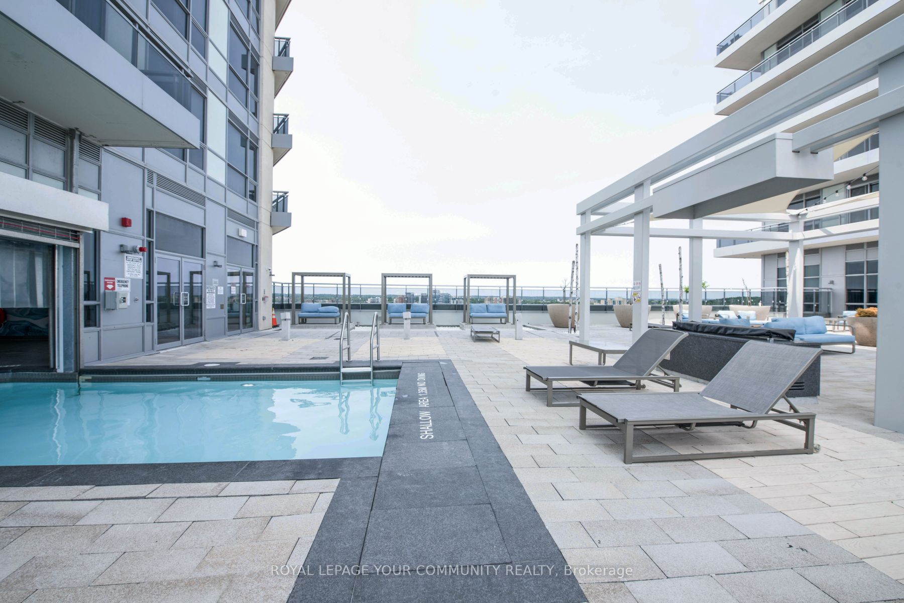 9199 Yonge St, #404