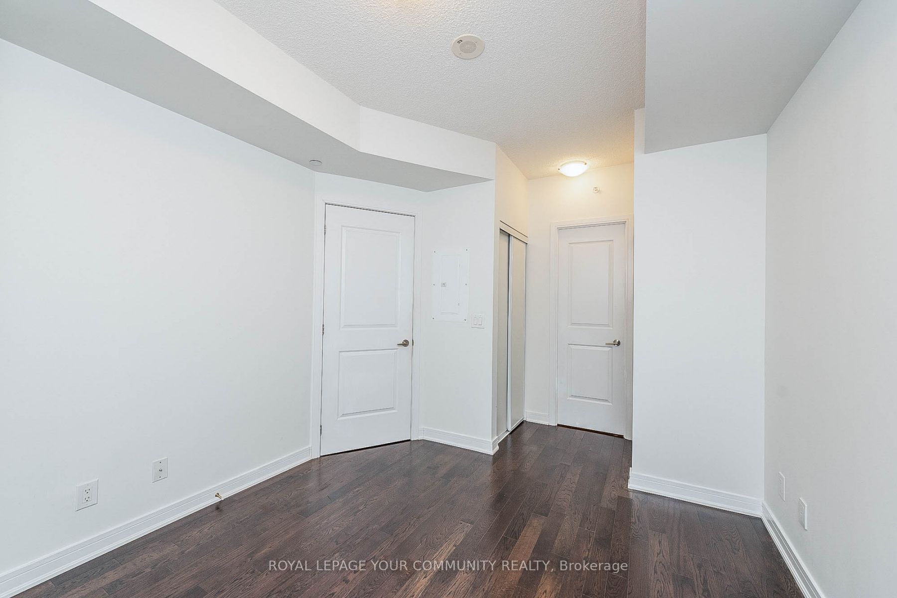 9199 Yonge St, #404
