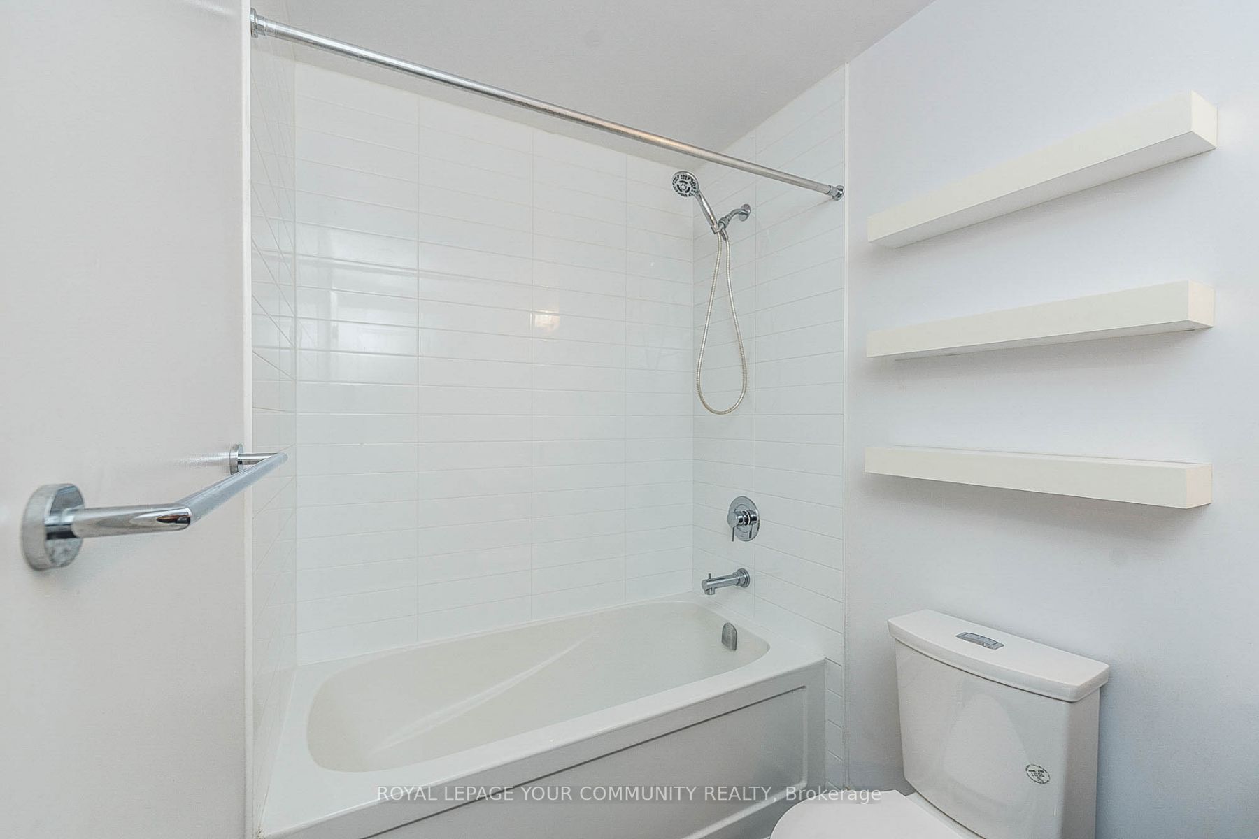9199 Yonge St, #404