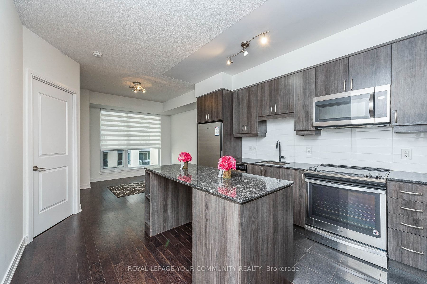 9199 Yonge St, #404