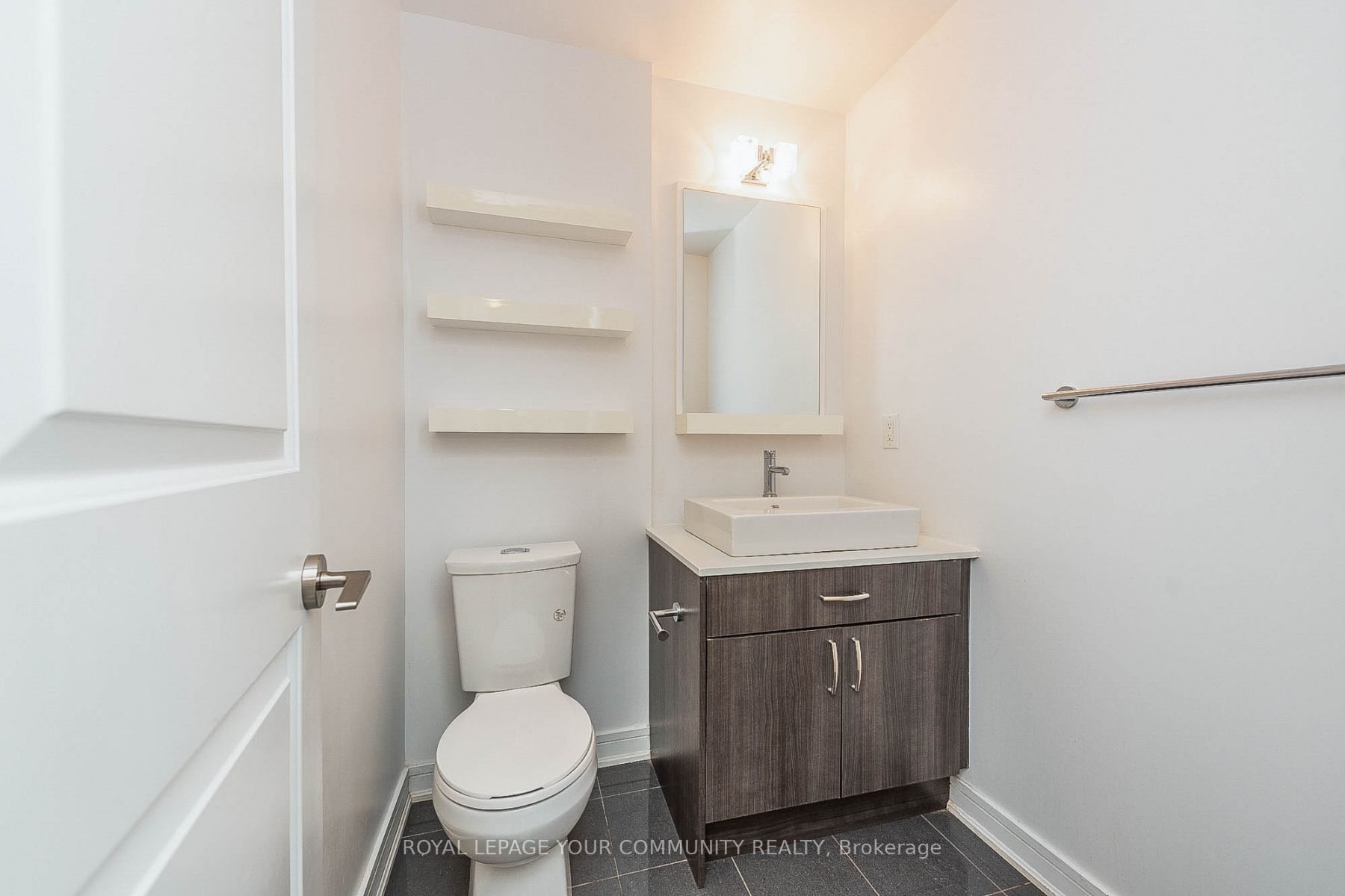 9199 Yonge St, #404