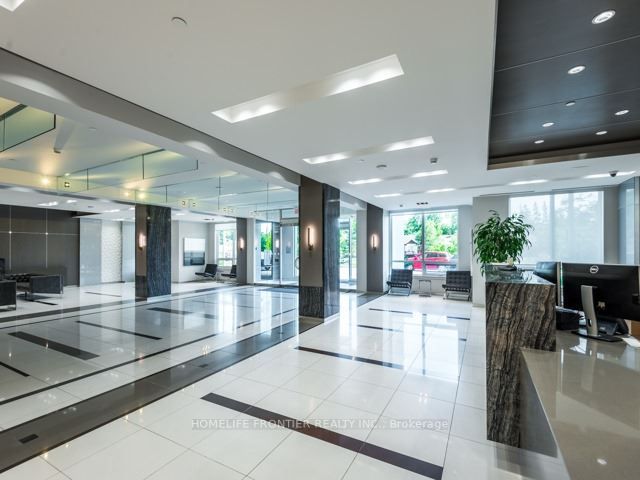 7165 Yonge St E, #907