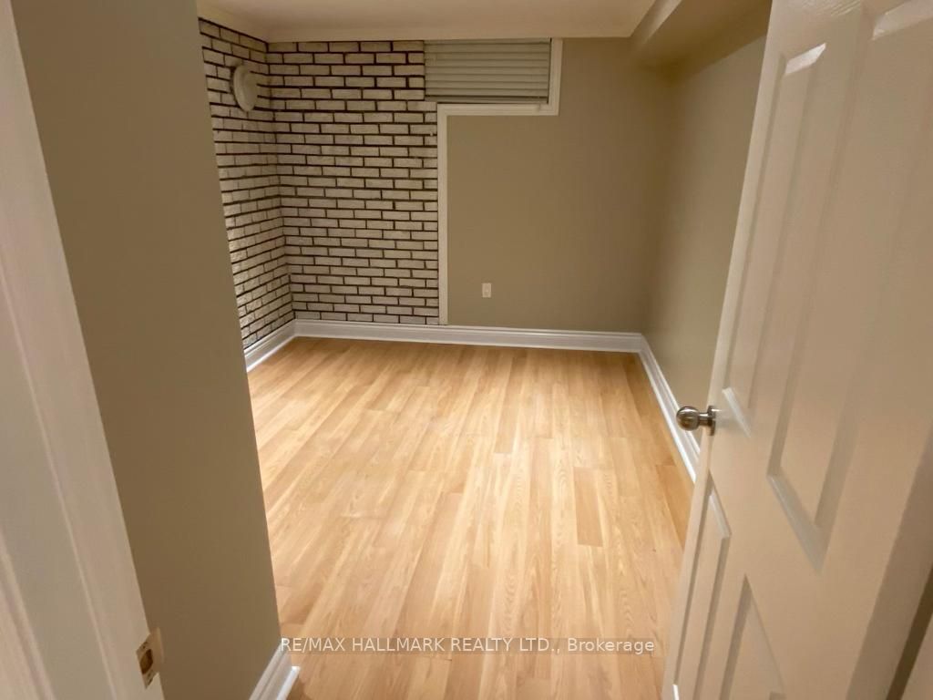 24 Hillview Dr, #Bsmnt 2
