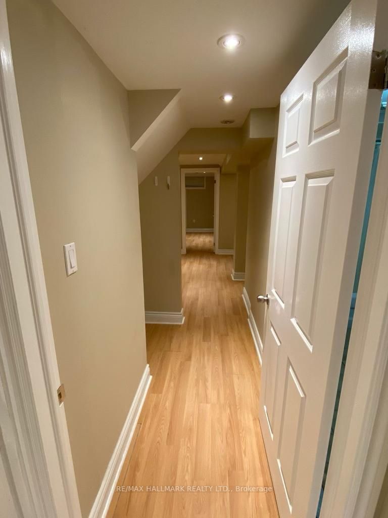 24 Hillview Dr, #Bsmnt 2