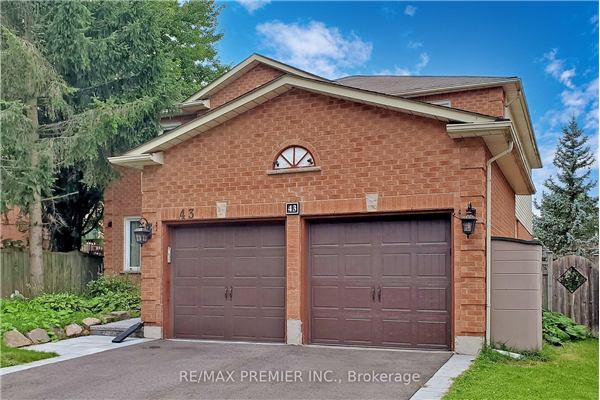 43 Attridge Dr, Aurora
