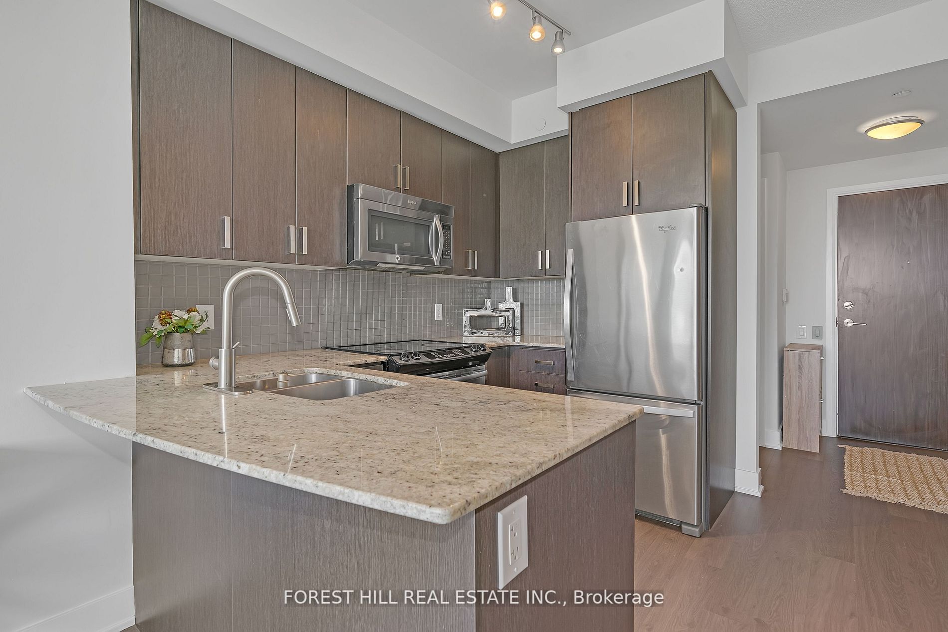 7608 Yonge St, #613
