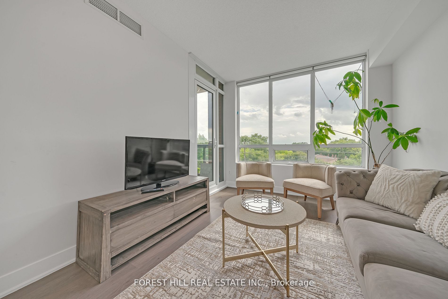 7608 Yonge St, #613