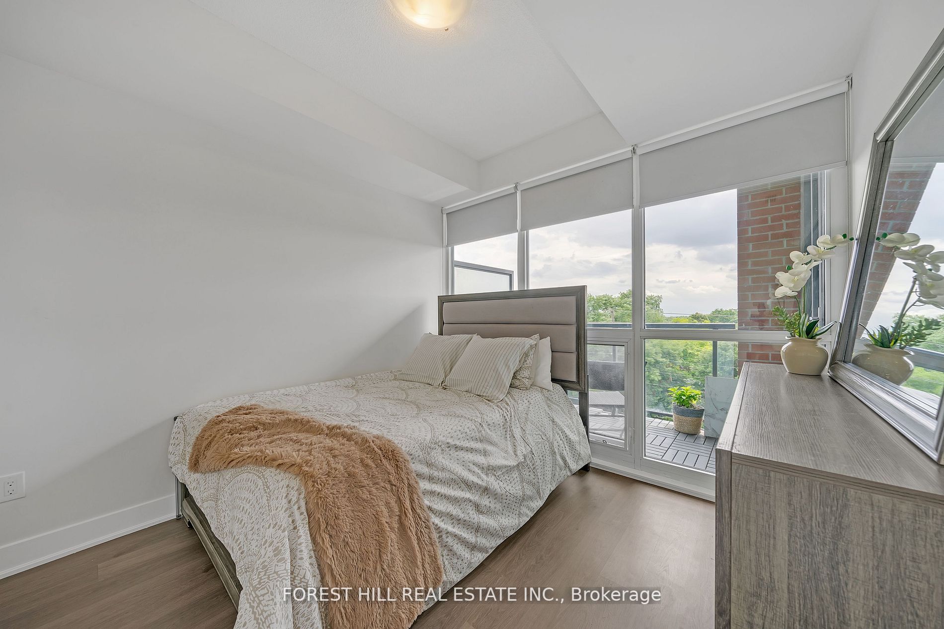 7608 Yonge St, #613