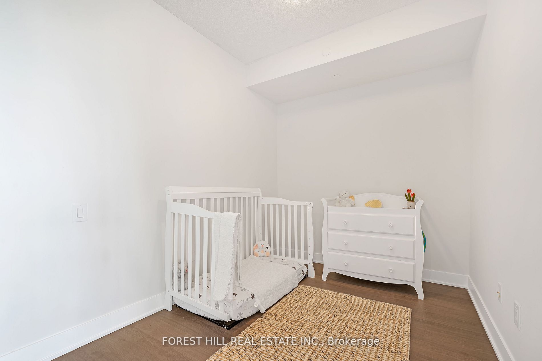 7608 Yonge St, #613