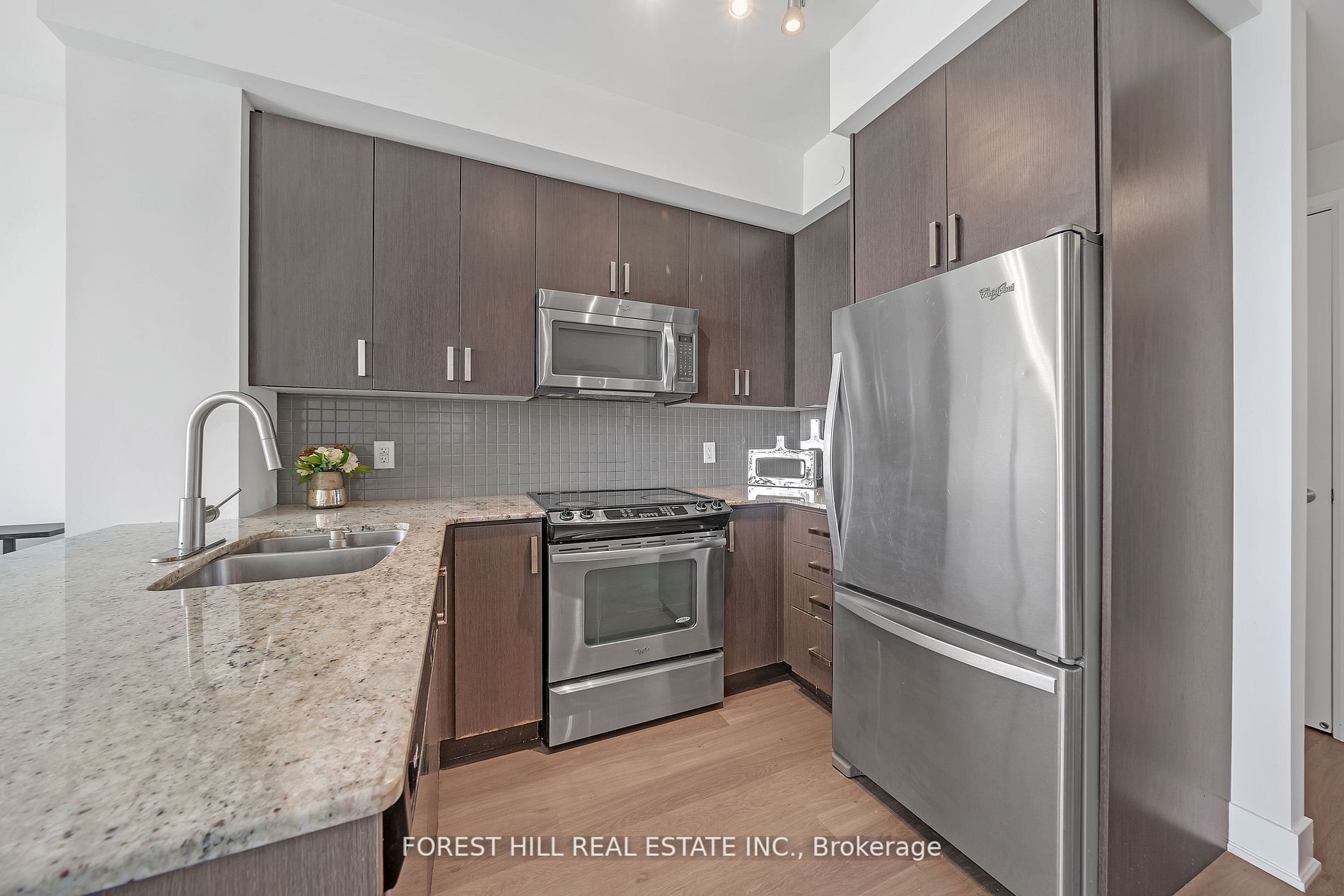 7608 Yonge St, #613
