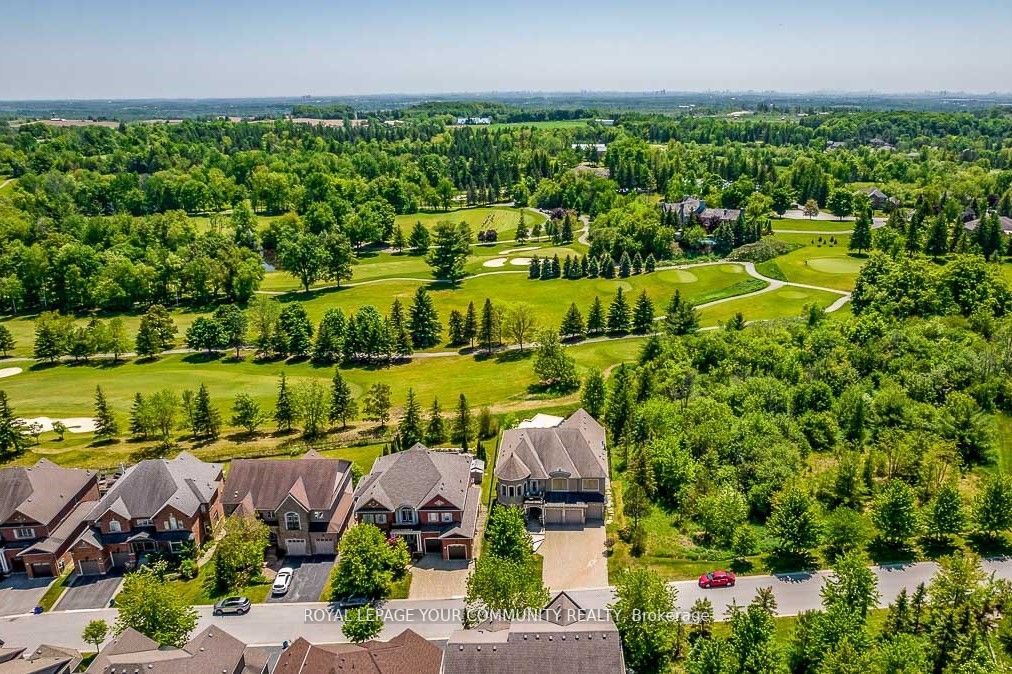 12 Royal Shamrock Crt