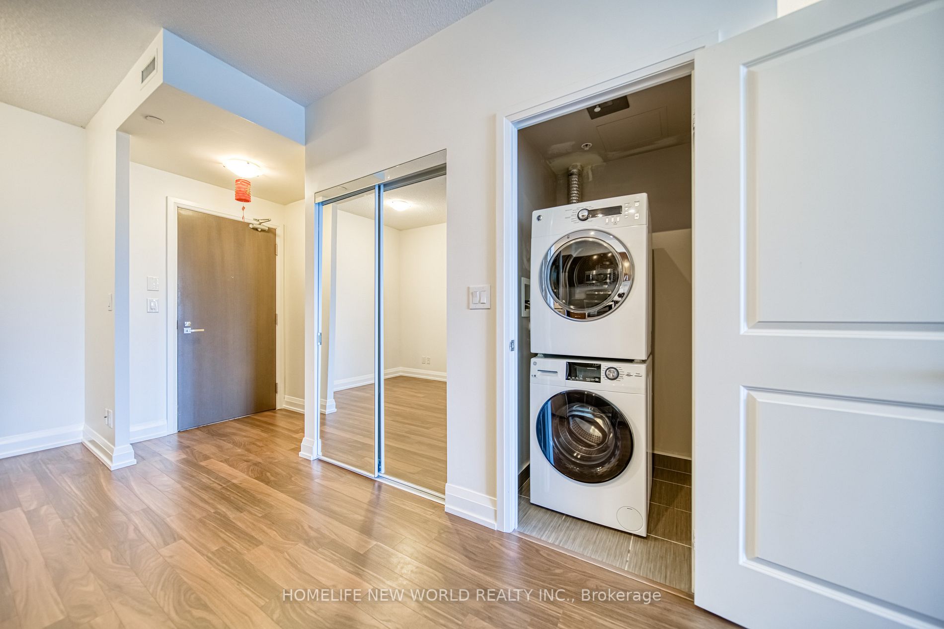 7171 Yonge Street, #2706