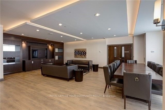 7161 Yonge St, #1822