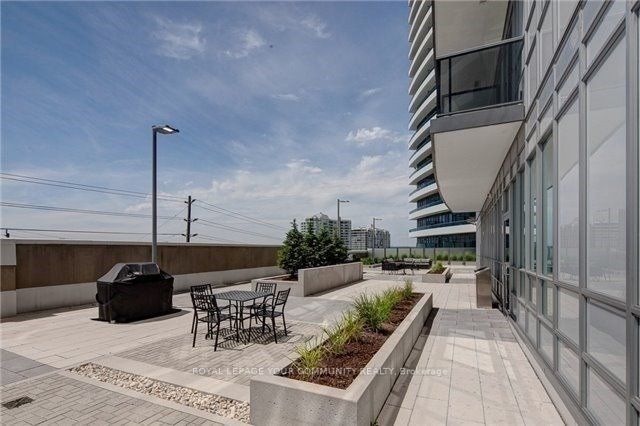 7161 Yonge St, #1822