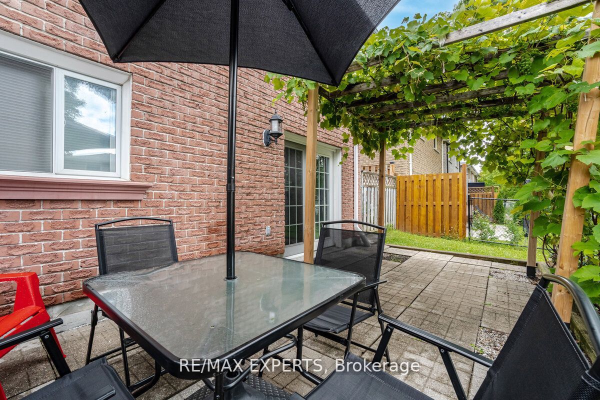 102 Zima Cres