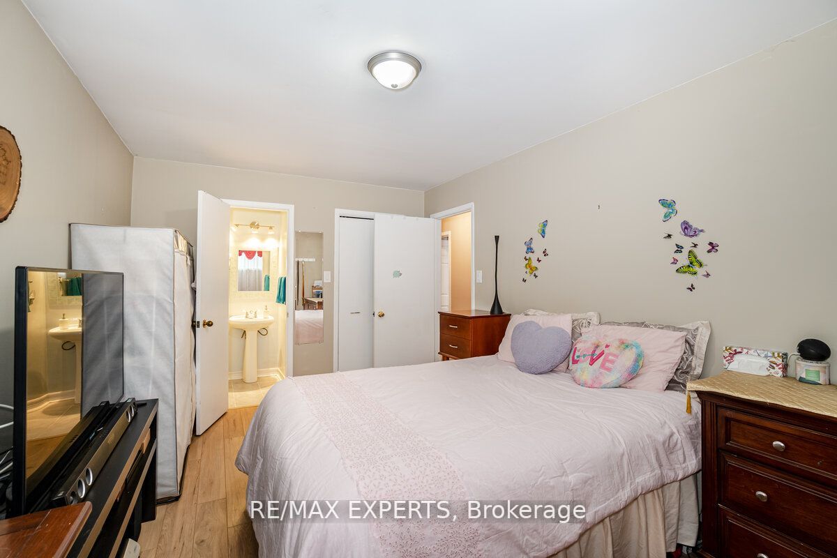 102 Zima Cres