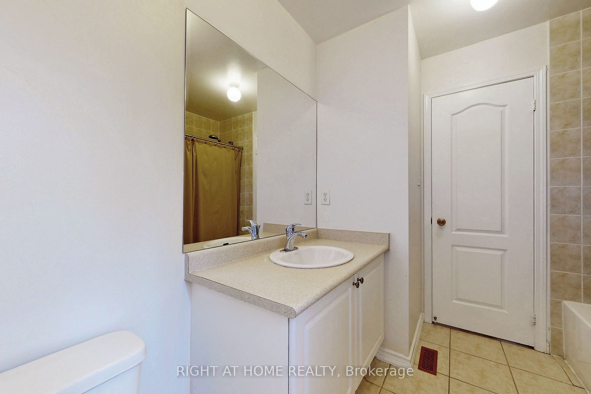 152 Dolce Cres