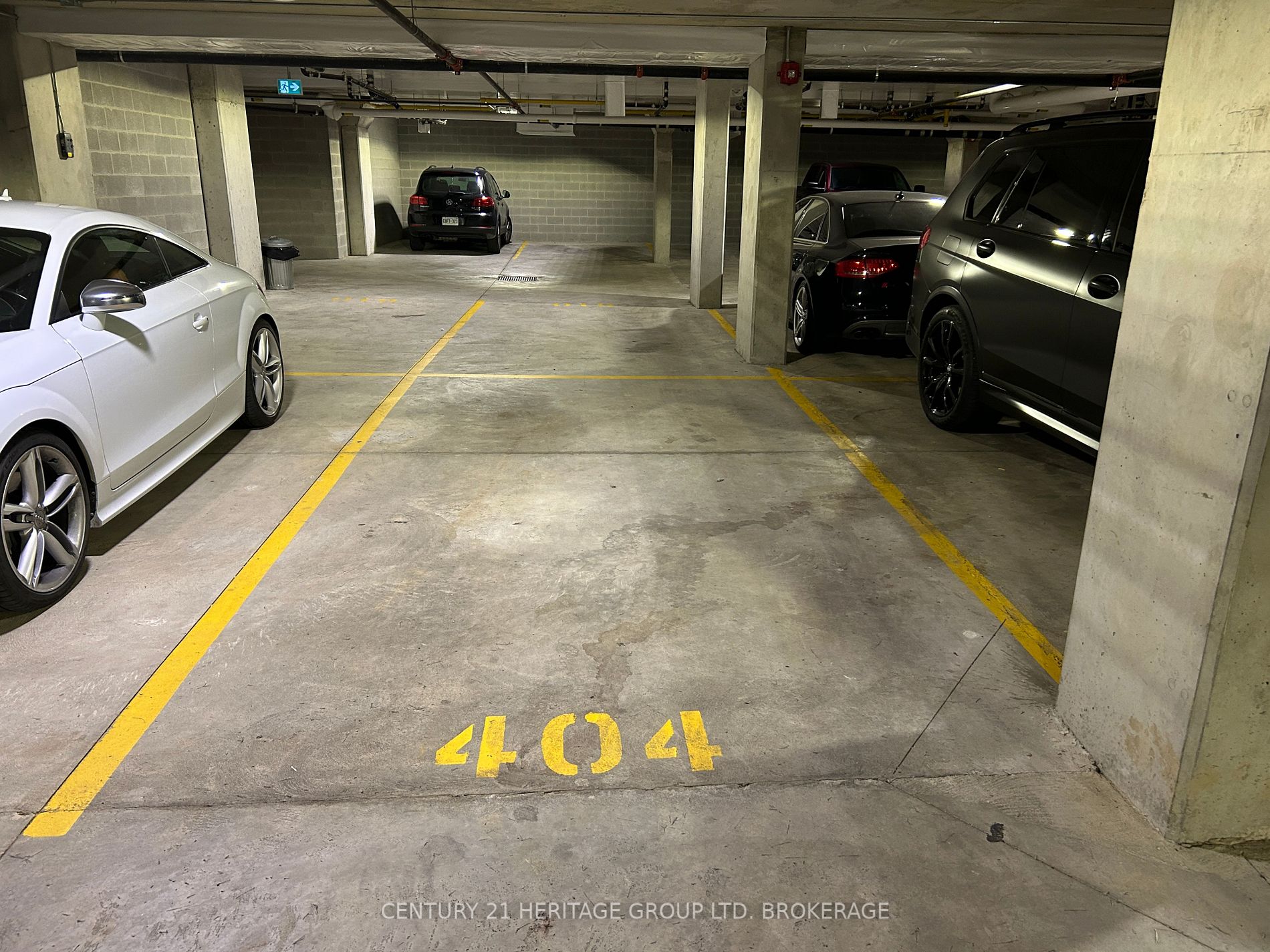 64 Queen St S, #404