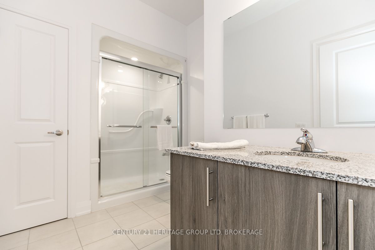 64 Queen St S, #404