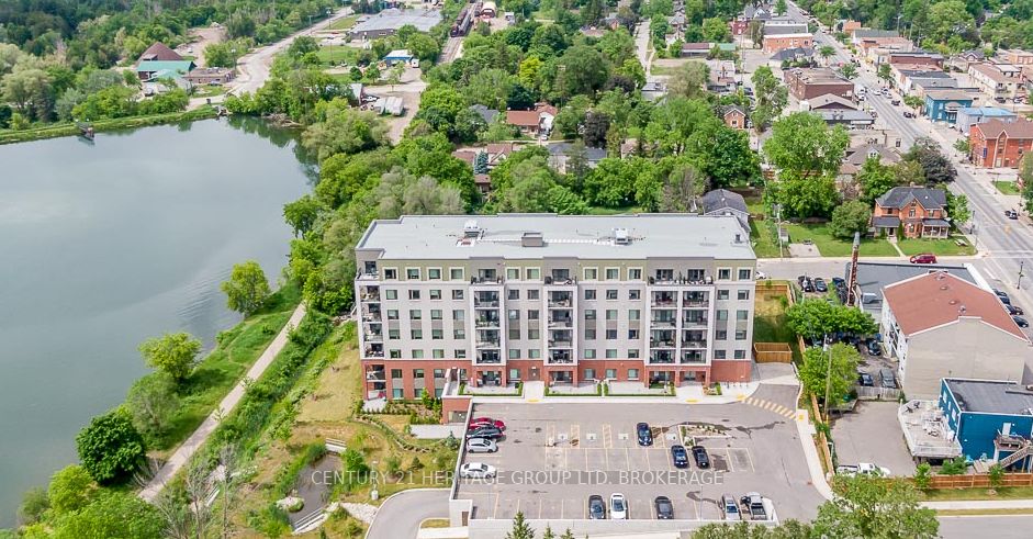 64 Queen St S, #404