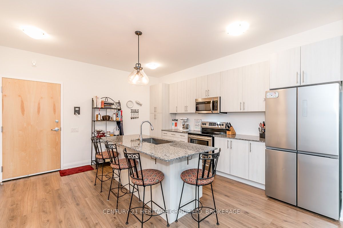 64 Queen St S, #404