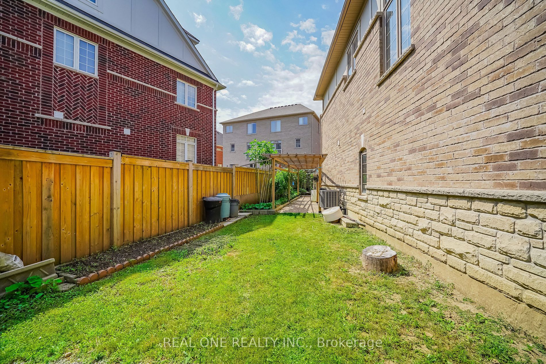 91 Living Cres