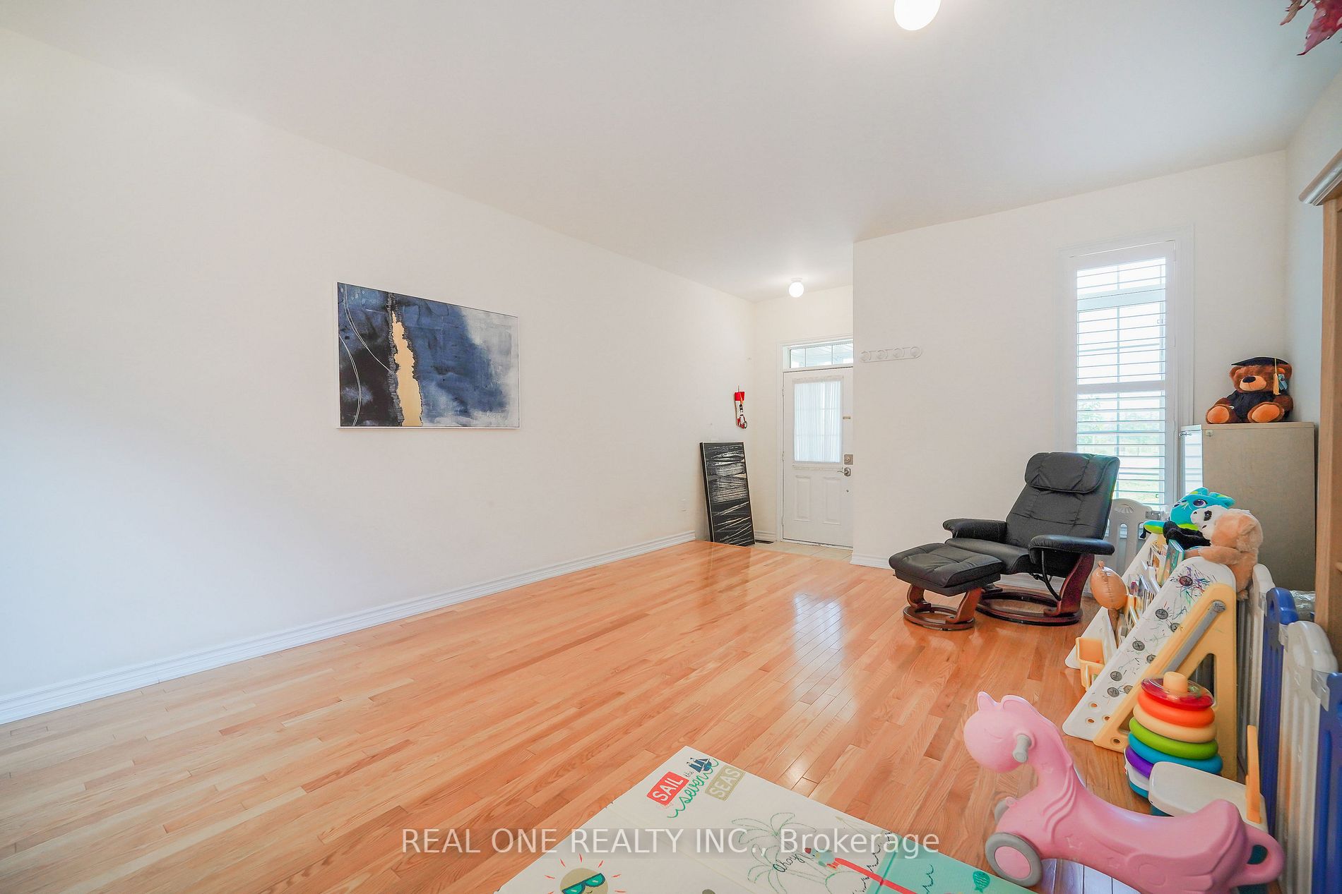 91 Living Cres