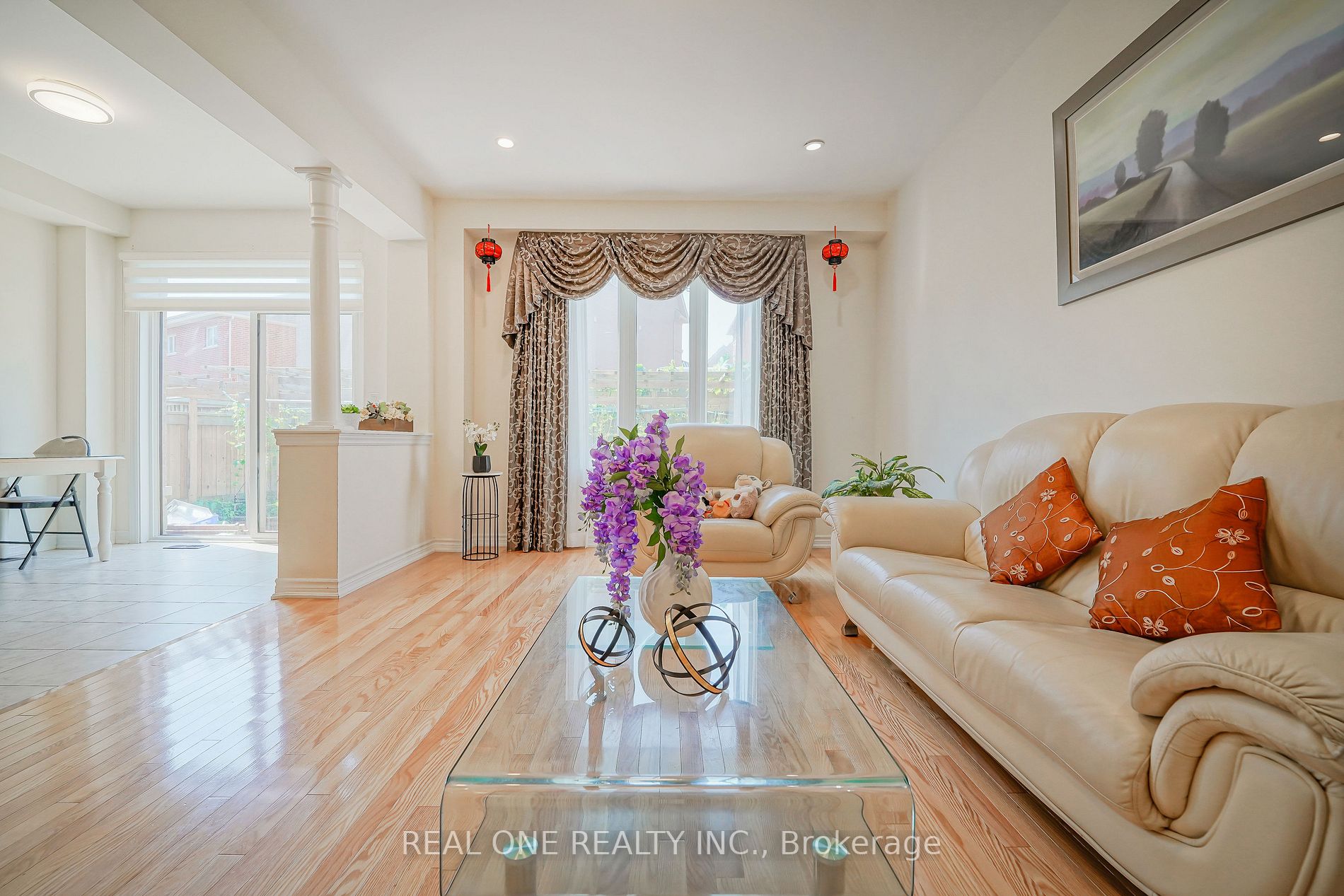 91 Living Cres