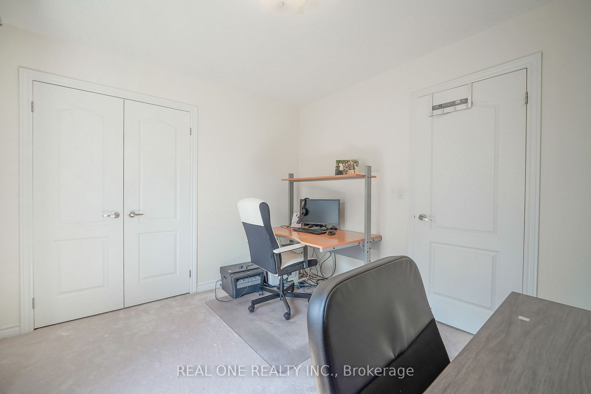 91 Living Cres
