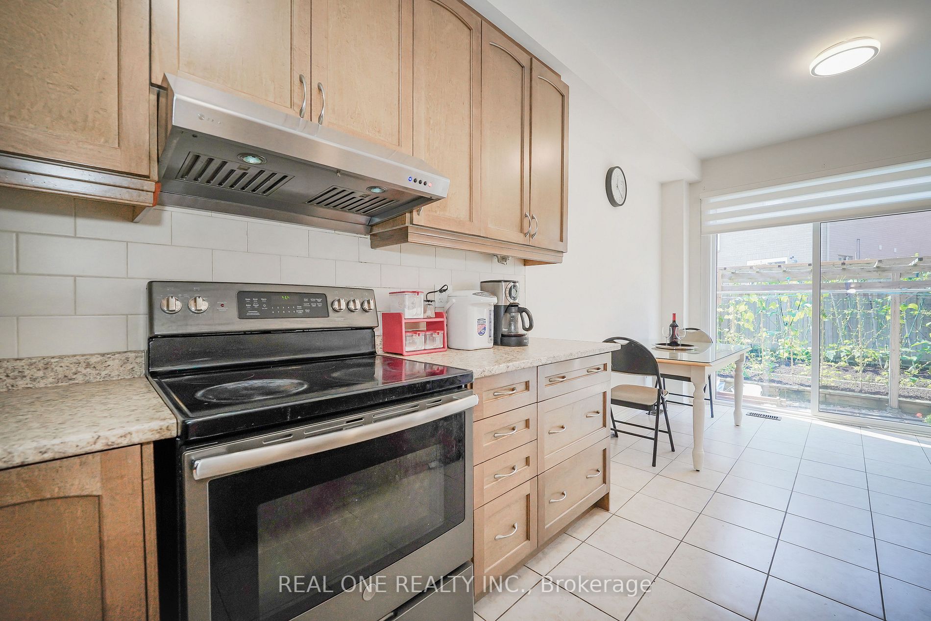 91 Living Cres