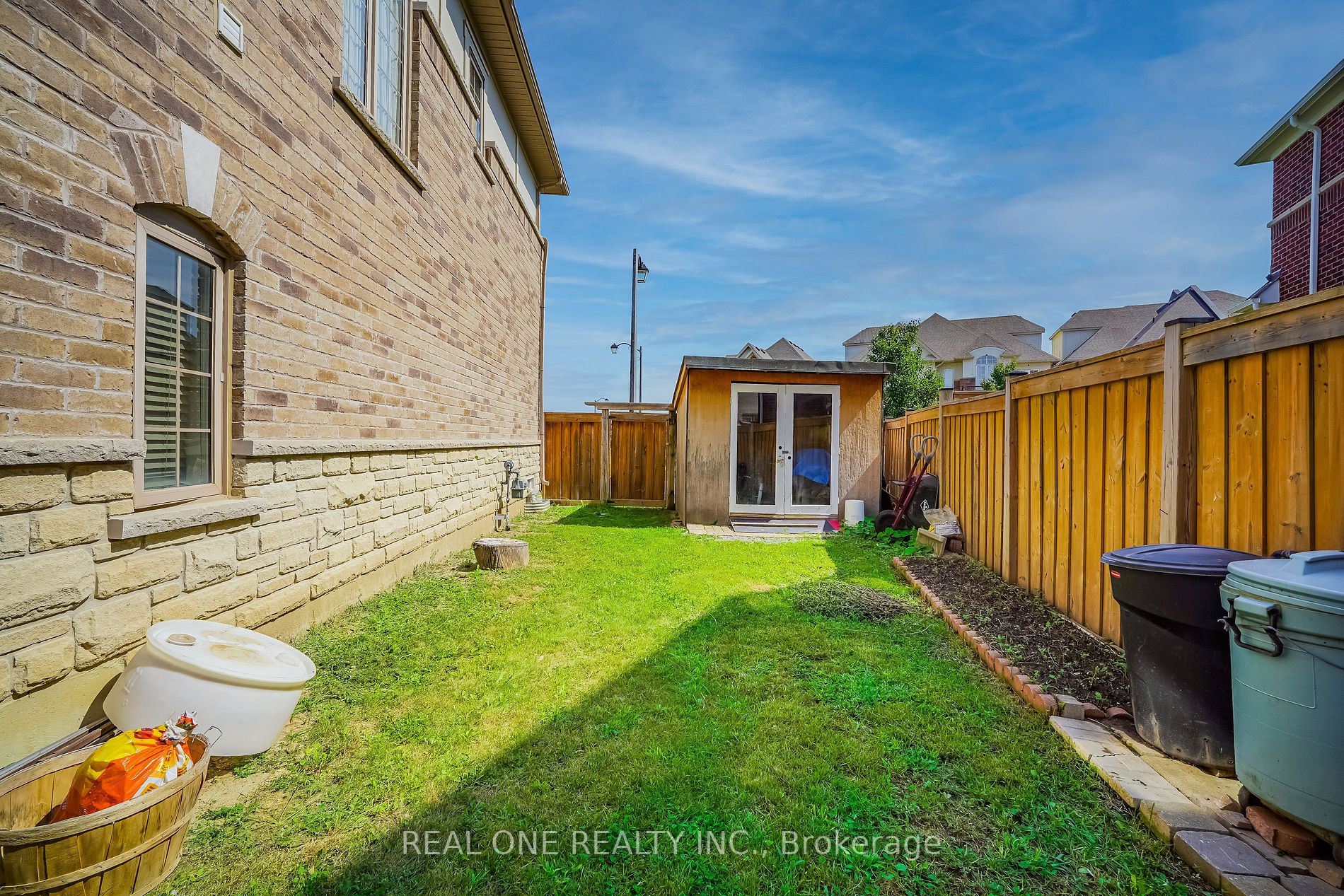 91 Living Cres