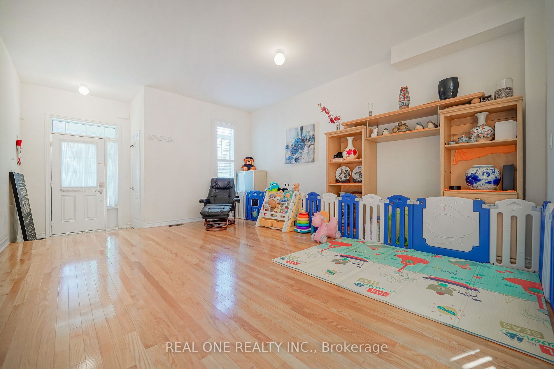 91 Living Cres