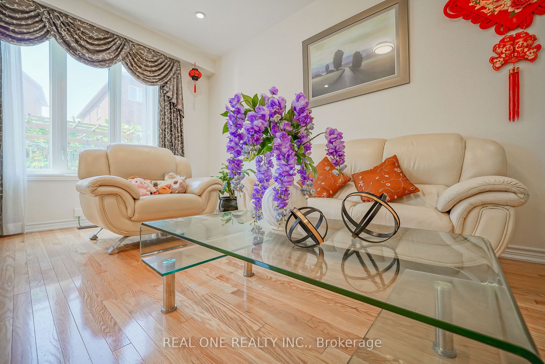 91 Living Cres