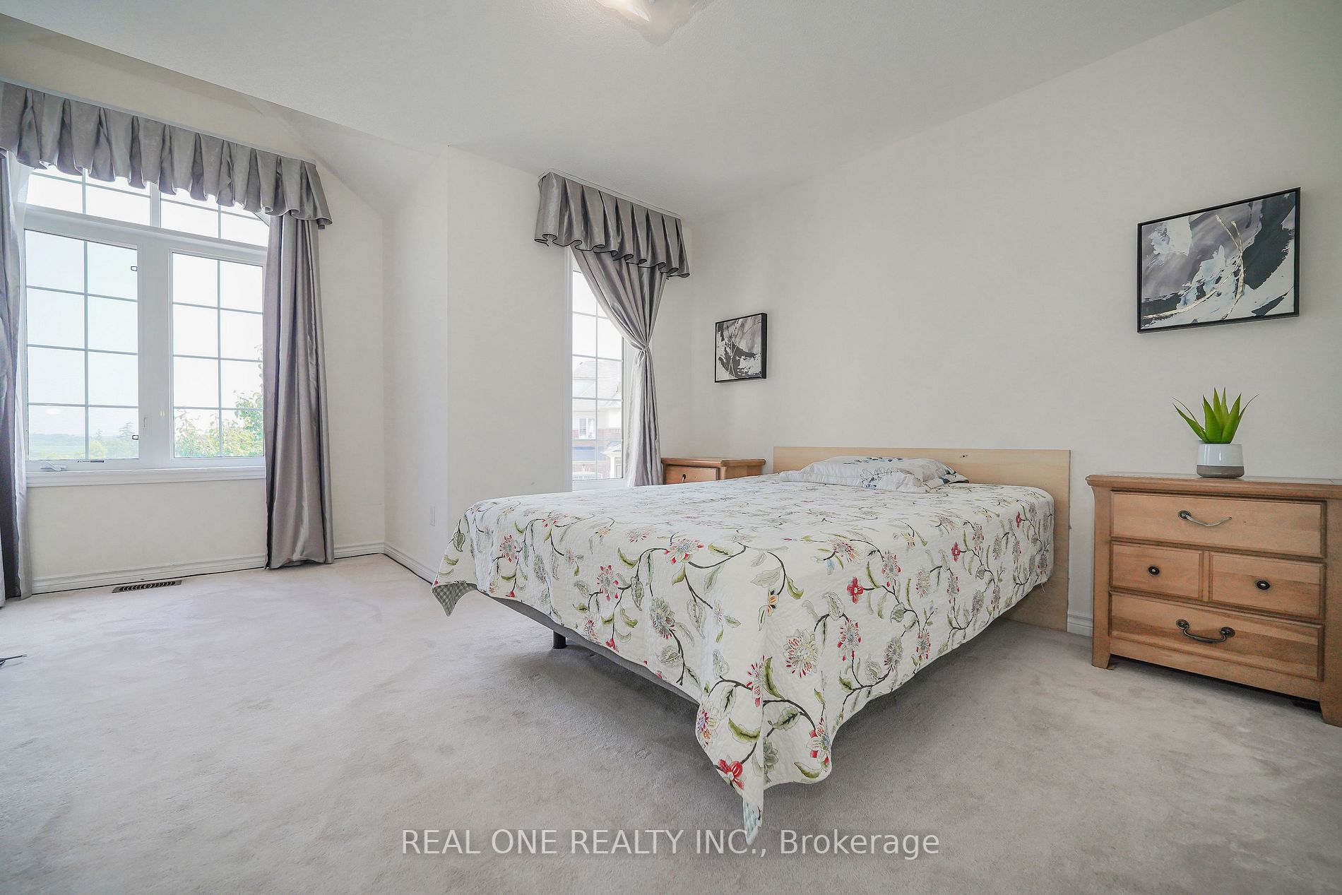 91 Living Cres