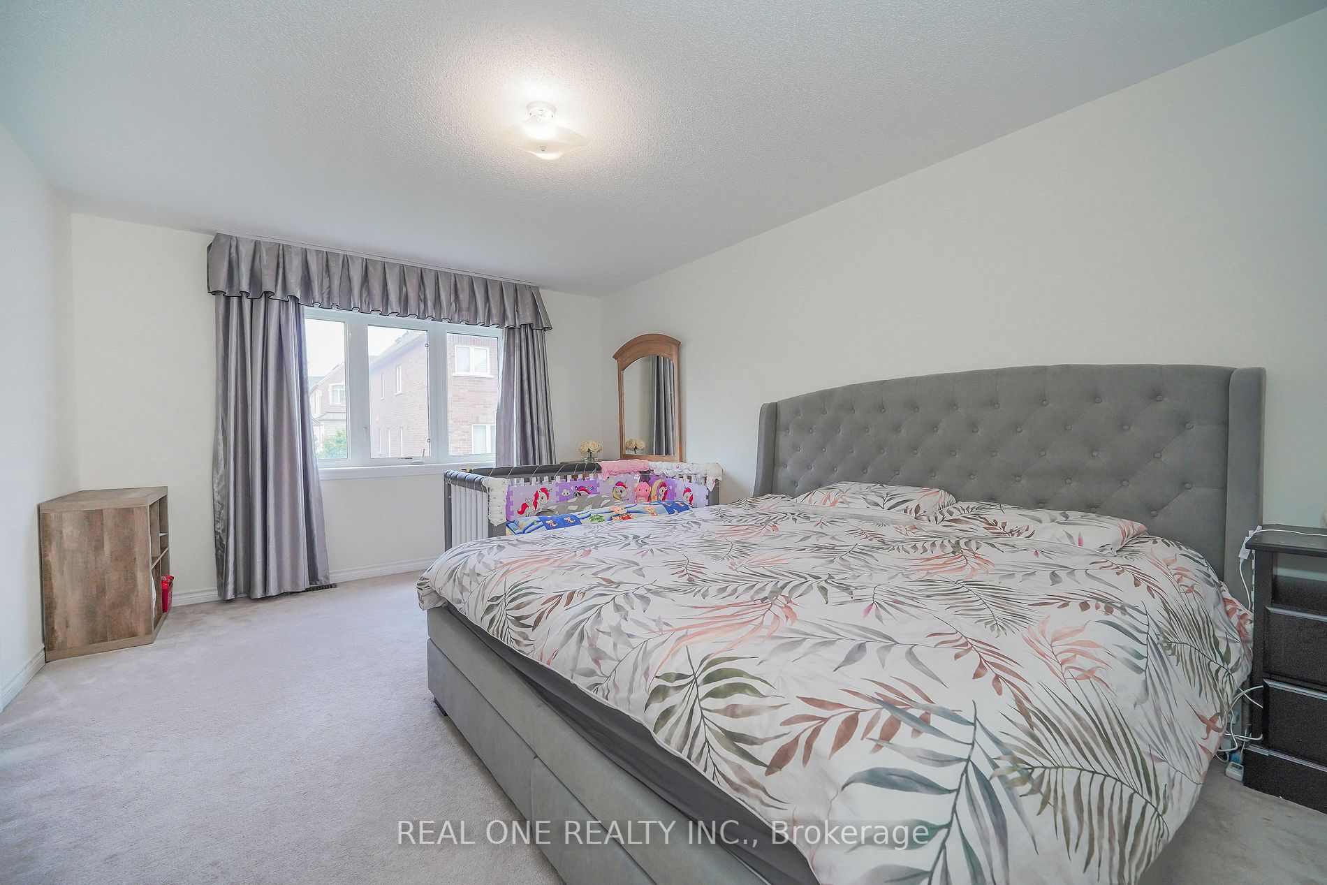 91 Living Cres