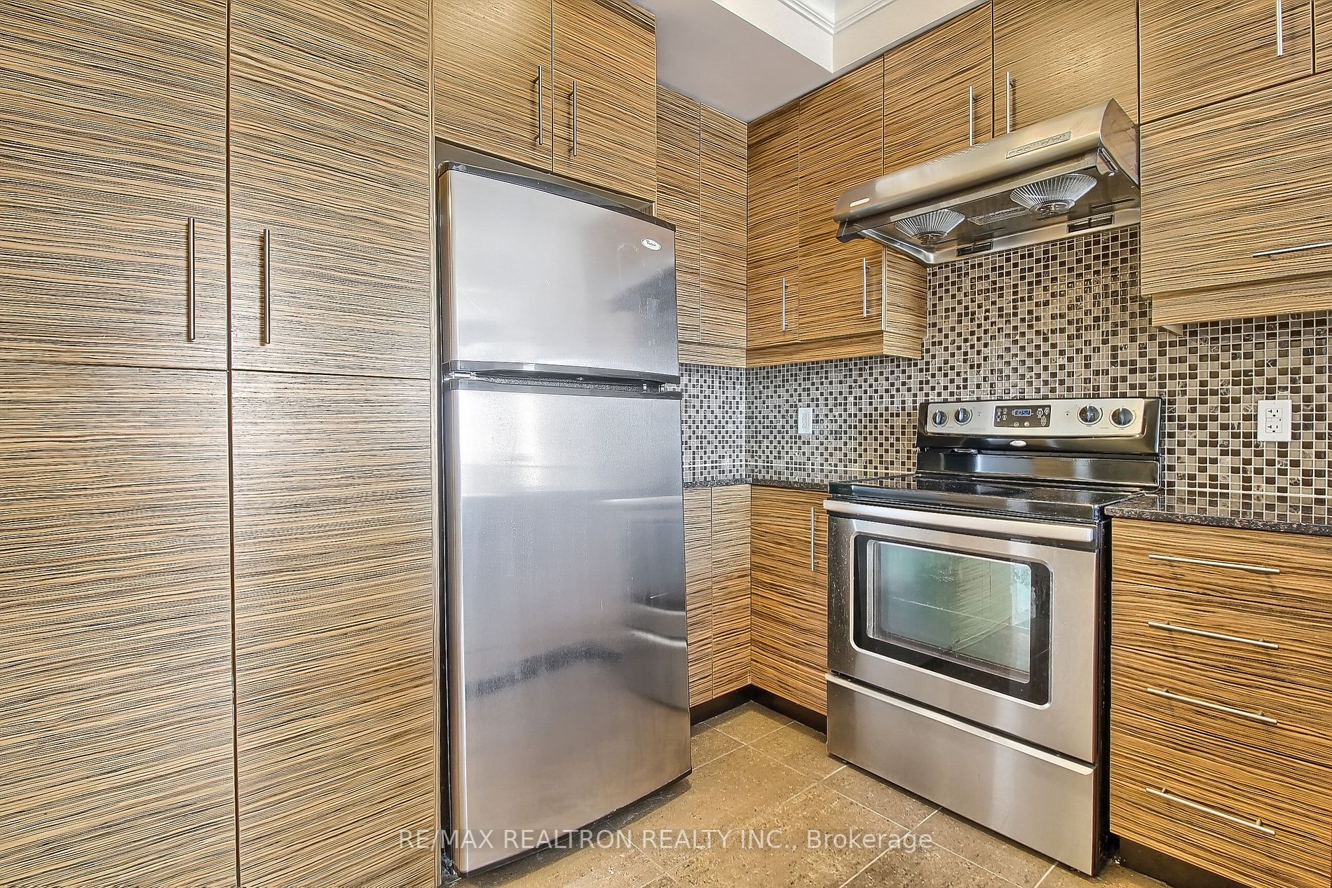 233 South Park Rd, #Rg8