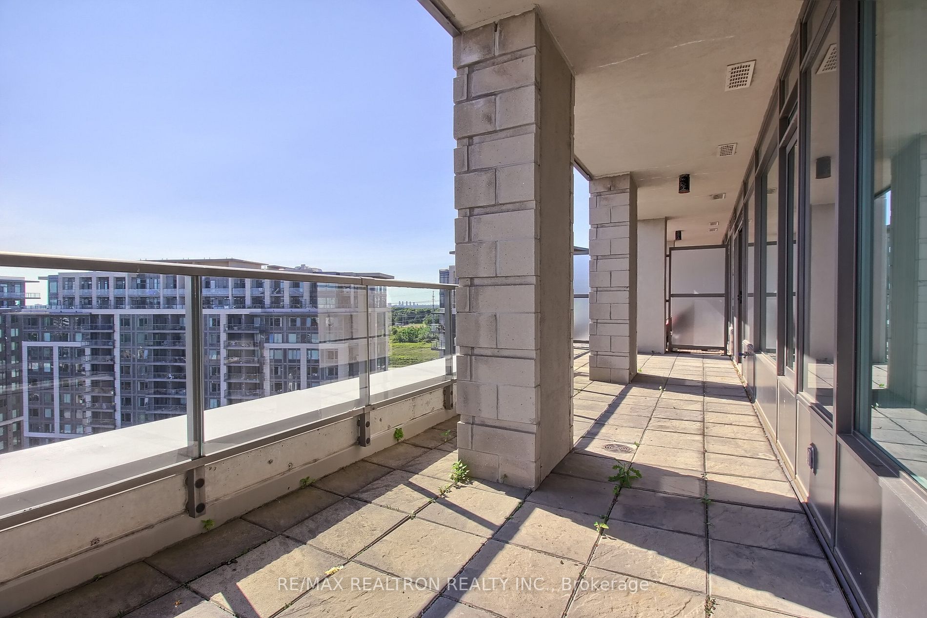 233 South Park Rd, #Rg8