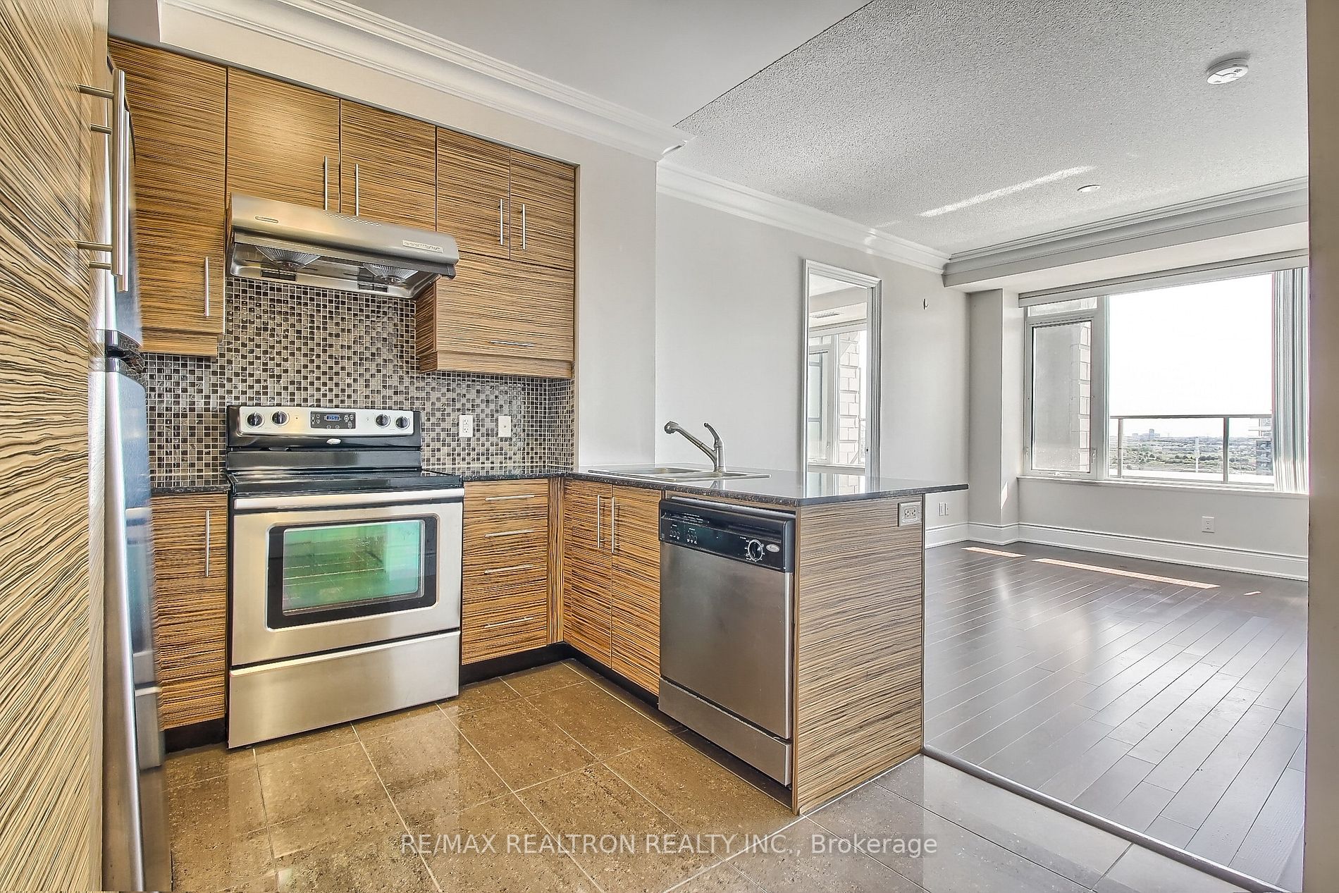 233 South Park Rd, #Rg8