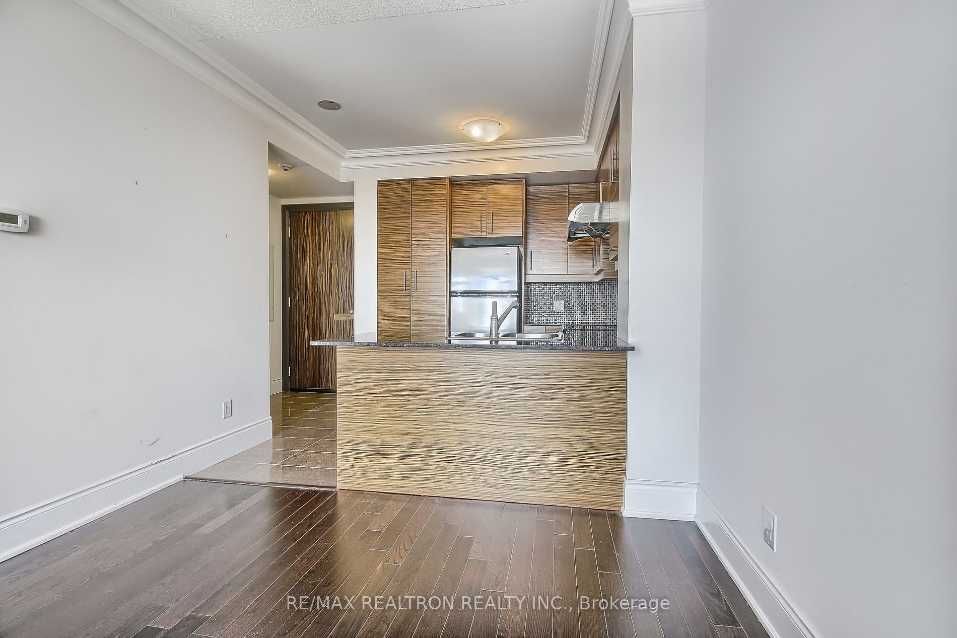 233 South Park Rd, #Rg8