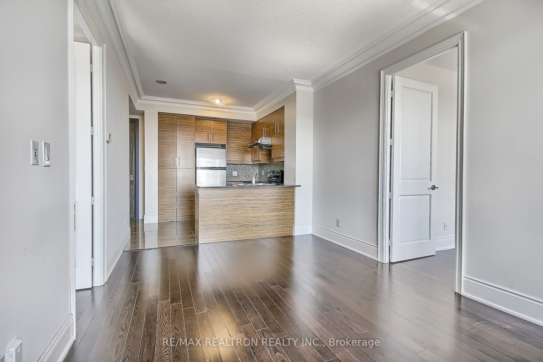 233 South Park Rd, #Rg8