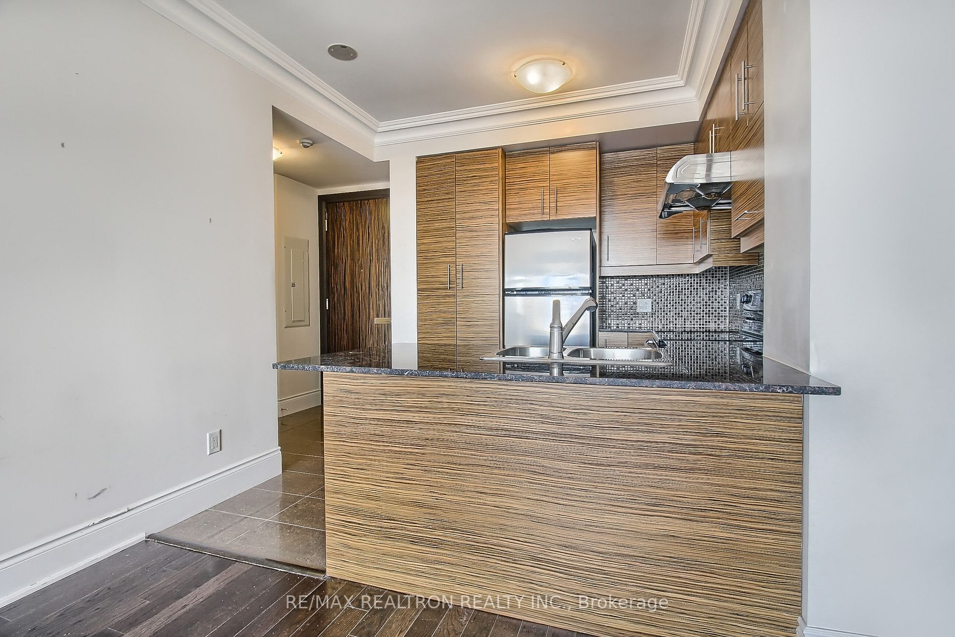 233 South Park Rd, #Rg8