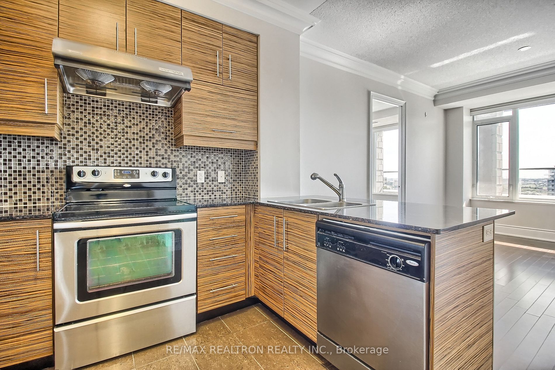233 South Park Rd, #Rg8