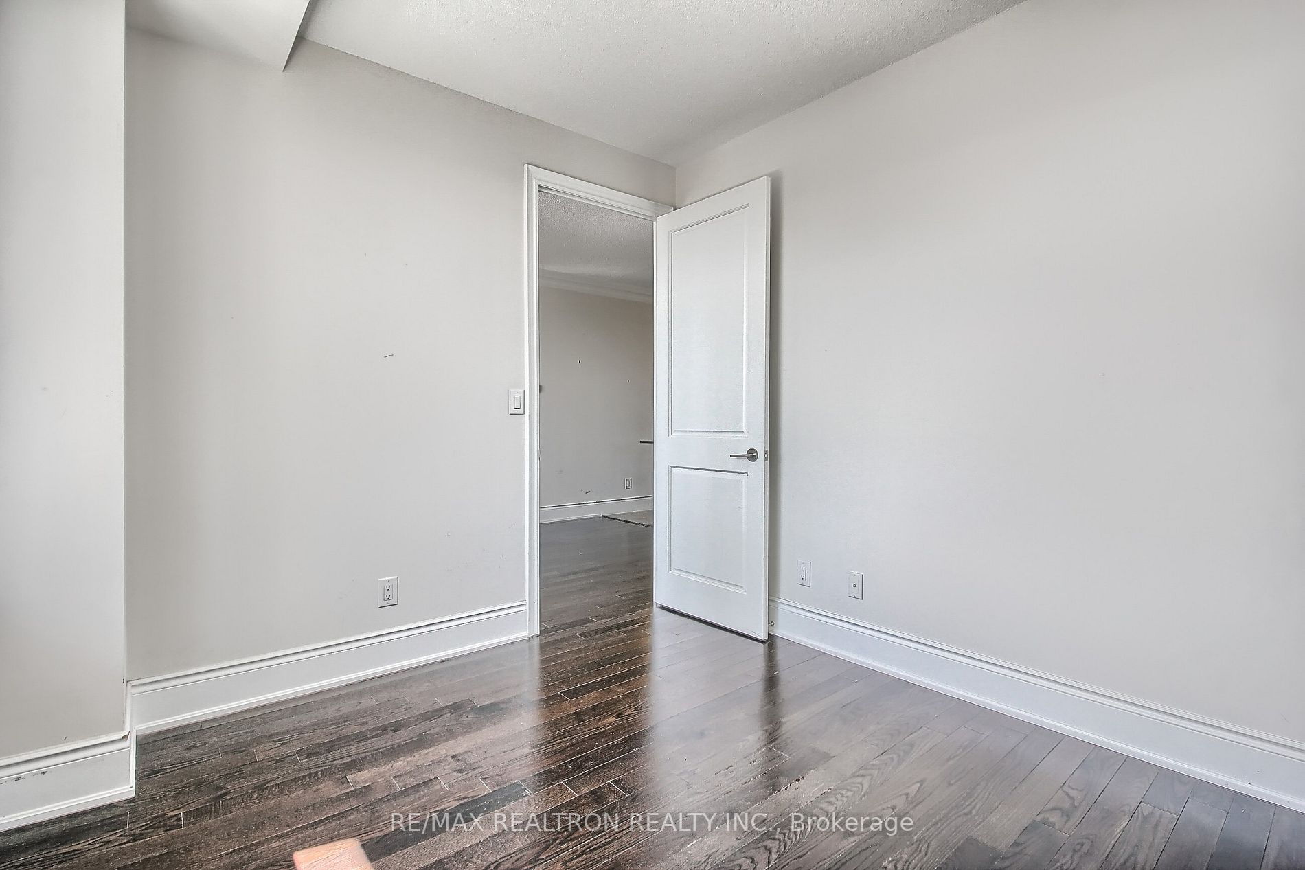 233 South Park Rd, #Rg8