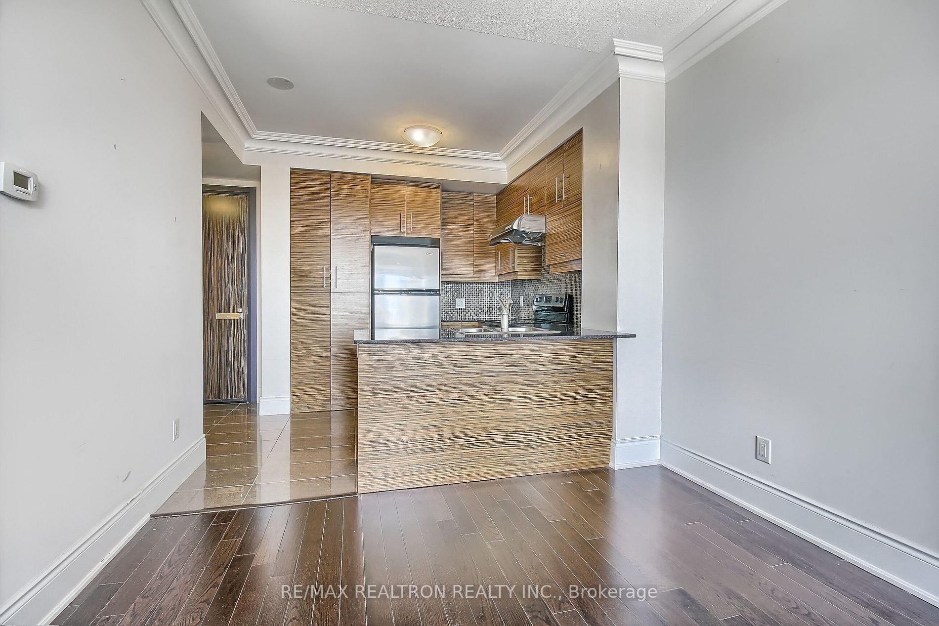 233 South Park Rd, #Rg8