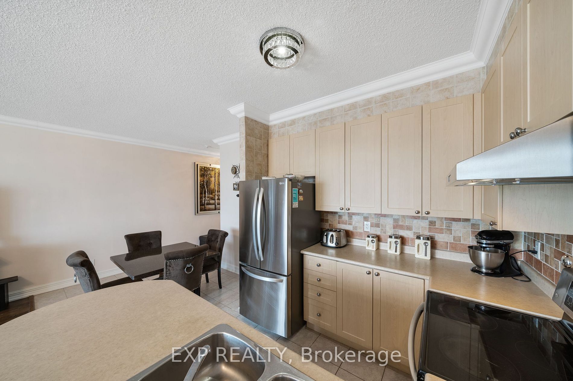 11121 Yonge St, #623