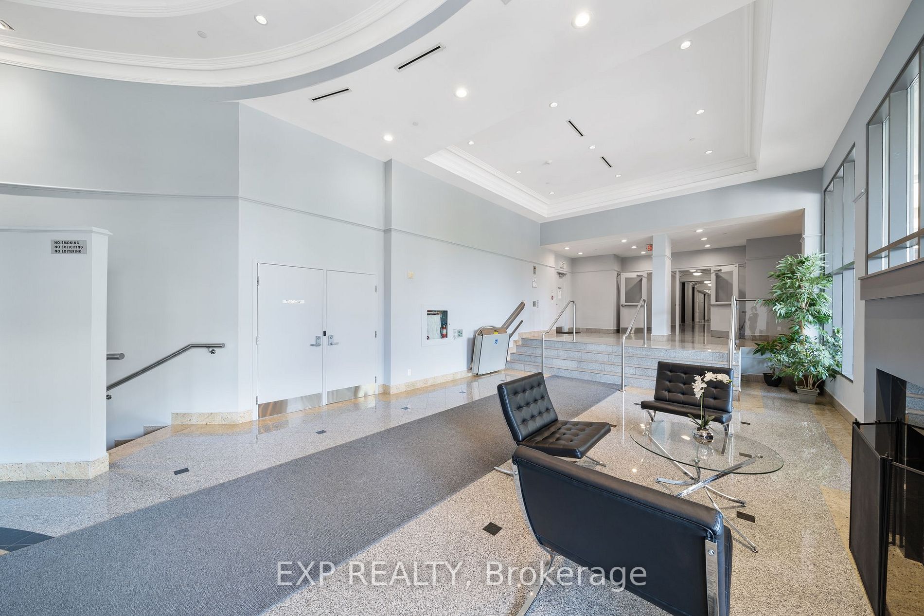 11121 Yonge St, #623